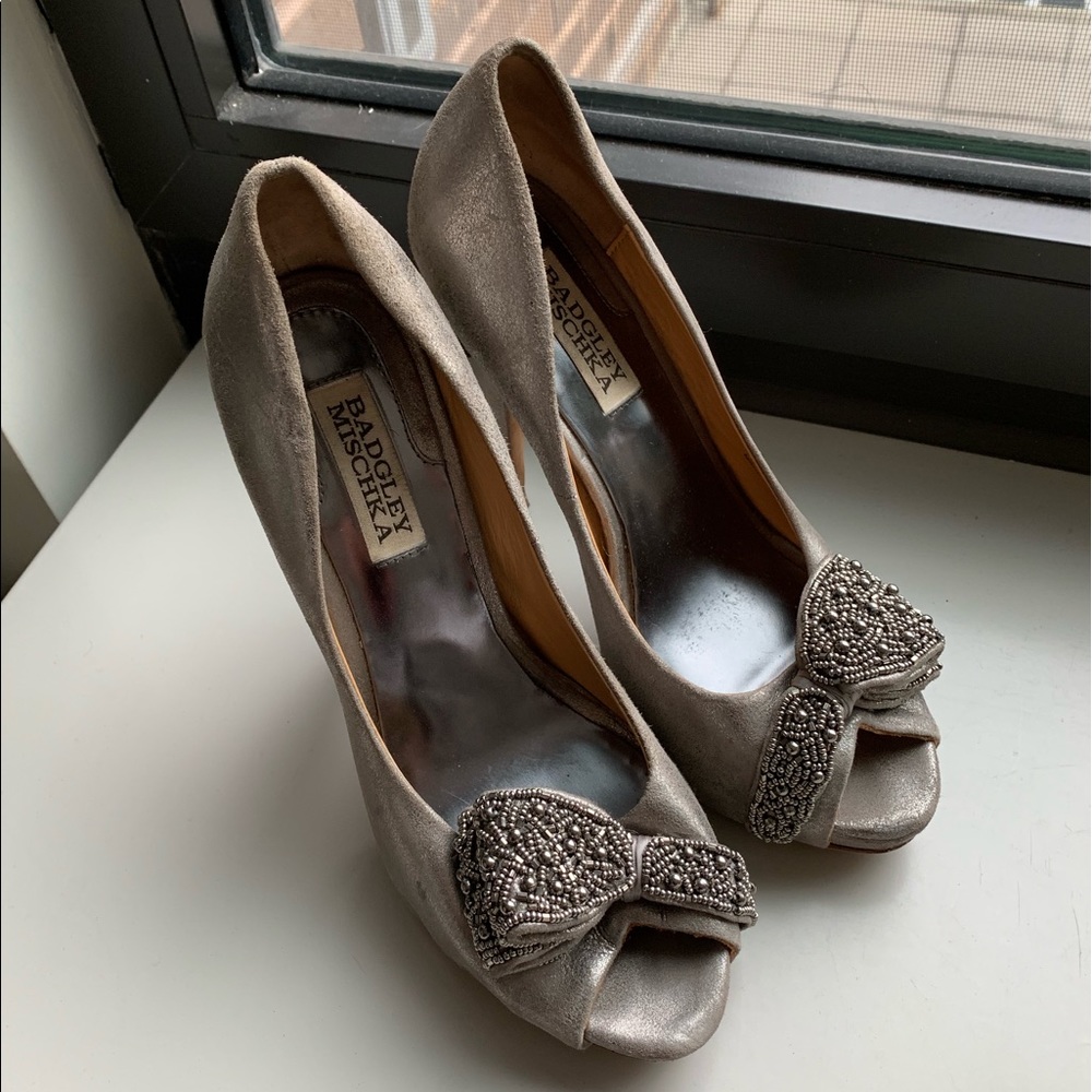 Badgley Mischka Silver Pump